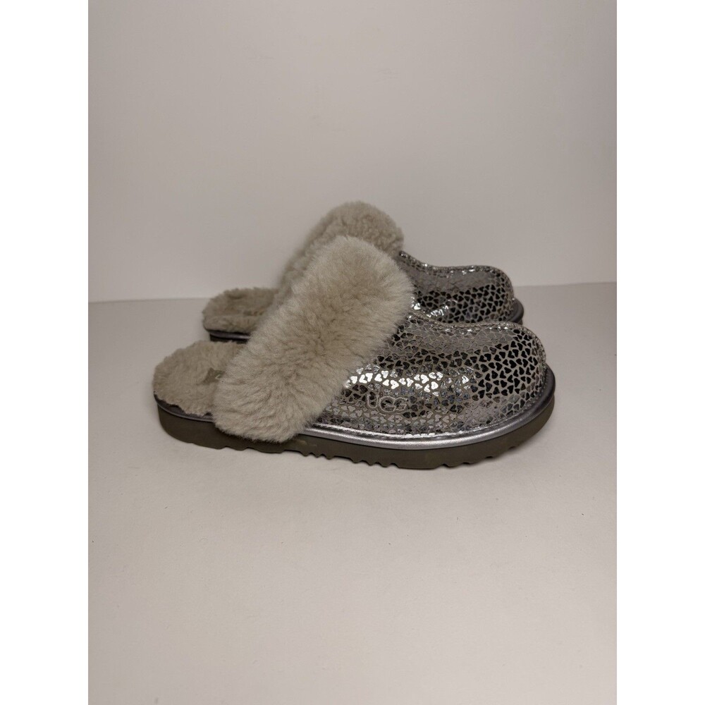 UGG Cozy II Gel Hearts Metallic Silver Slippers – Big Kids Size 5 (Women's 6.5-7